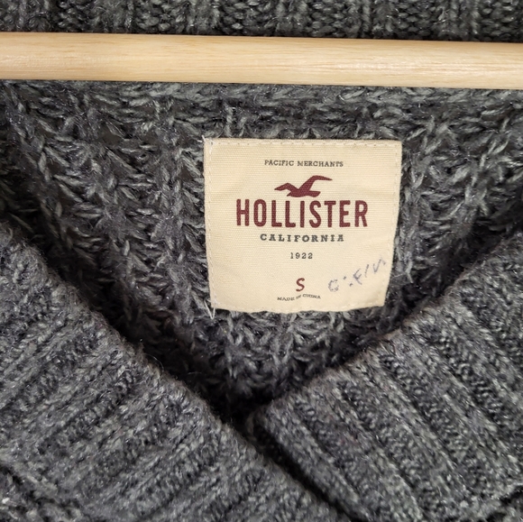 HOLLISTER V Neck Knit Sweater Small - Picture 4 of 5